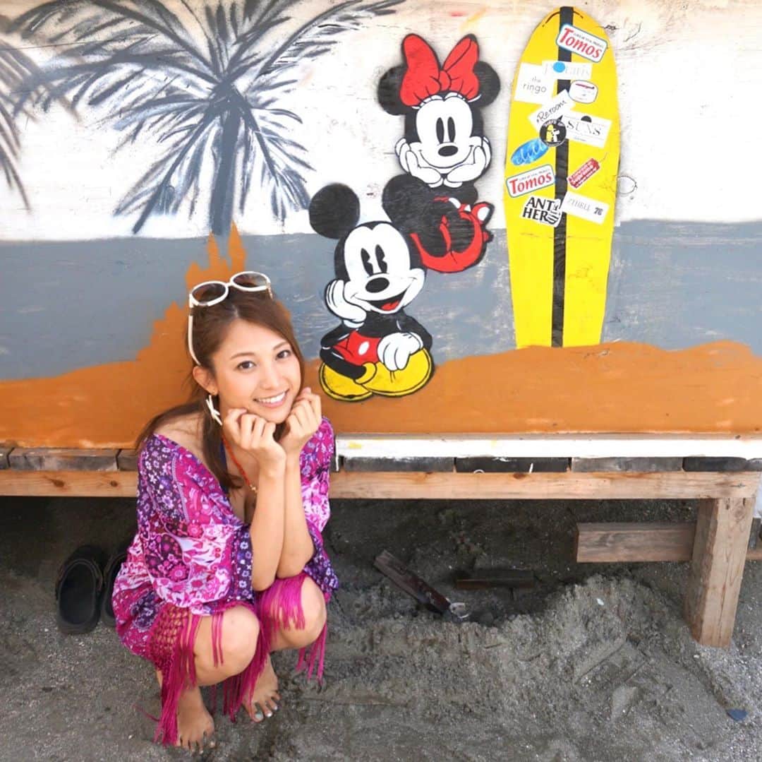 市原彩花さんのインスタグラム写真 - (市原彩花Instagram)「ビーチにミッキーとミニーがいたよ🥰🏖 . Mickey and Minny were on the beach❤️ #beach#ビーチ#海#海の家#mickeymouse#minnymouse#ミッキー#ミニーちゃん#wallart#ウォールアート Last summer📸🌞」6月8日 17時32分 - ayaka_ichihara