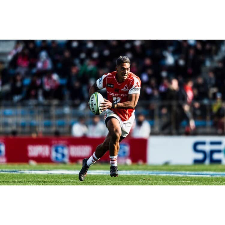 ラファエレ・ティモシーのインスタグラム：「Thank you @sunwolves 🙇🏽‍♂️. I’m going to miss wearing this jersey and playing at Chichibu. Thank you to all the boys I got to play with. Win or lose I enjoyed going into battle with you boys. Thank you to the coaches, management and staff in the offices for all the hard work you’ve put in the last couple of years. Thank you to our Sunnies supporters 🙌🏾 best supporters in the world. ありがとうございます😊 #upthesunnies #sunwolves 🐺🐺🐺🐺」