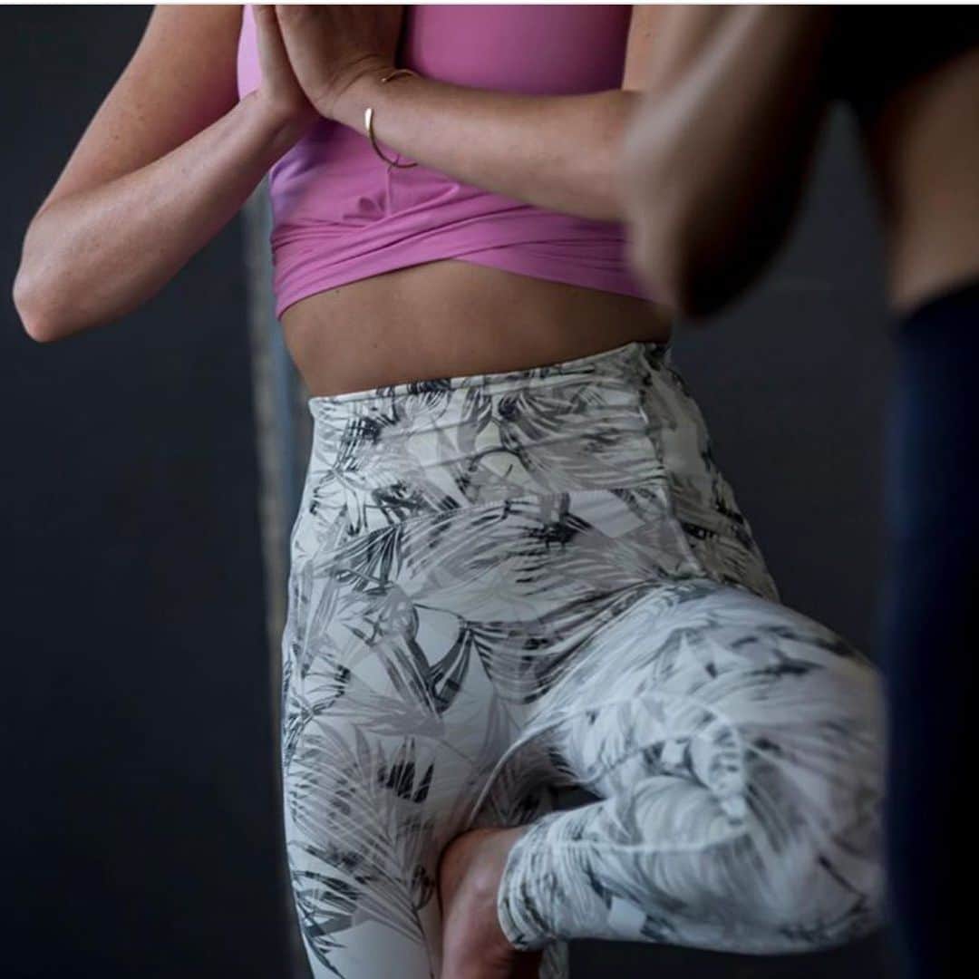 マンドゥカ 日本公式アカウントさんのインスタグラム写真 - (マンドゥカ 日本公式アカウントInstagram)「お家でトレーニング、ヨガをする機会が増えた今新しいウェアで気分を上げてみませんか？🎽✨ #manduka #mandukajapan #yoga #yogawear  #newwear #training #yogamat #yogapractice #yogalife #自宅ヨガ　#自宅トレーニング #マンドゥカ　#マンドゥカジャパン」6月8日 17時52分 - manduka_japan