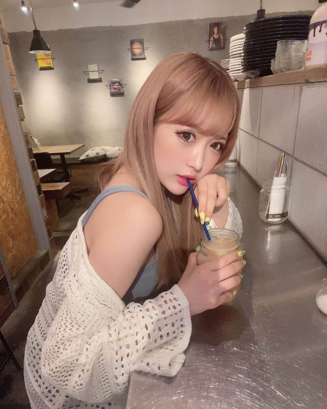 伊藤桃々さんのインスタグラム写真 - (伊藤桃々Instagram)「暖かい日に行くカフェが本当に大好き💓 今日のコーデは、 @resexxy_official ❤️❤️」6月8日 18時03分 - __peachstagram__