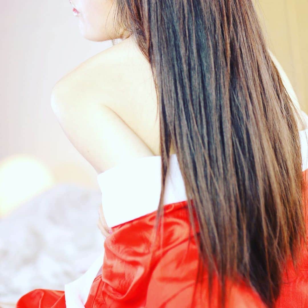のインスタグラム：「過去撮影データ📷 顔を出さないシリーズ(レタッチ⇒私) #portrait #portraitmood #portrait_star #portraits_ig #portrait_shots #likes #portrait_universe #wheelchairgirl  #wheelchairbarbie #best_photogram #wheelchairlife #よしっ #カメラマンさん募集 #モデル #作品撮りモデル #麻生真里 #写真が好きな人と繋がりたい #写真撮ってる人と繋がりたい #車椅子モデル #被写体 #ポートレートモデル  #フリーモデル #ポートレート #カメラマンさんと繋がりたい #japaneasedress」