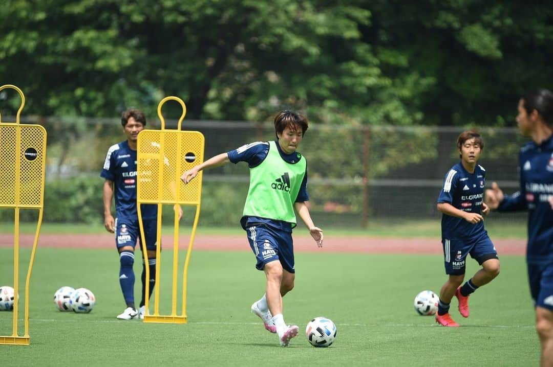 天野純のインスタグラム：「やっとみんなとサッカーできる👍 ここからコンディション上げてこ🔥 #marinos  #横浜fマリノス  #jleague  #jリーグ  #addidas  #football」