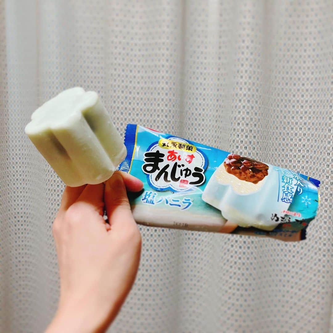 田井弘子さんのインスタグラム写真 - (田井弘子Instagram)「自粛太りからの、ダイエット中ではありますが、、、 誘惑に負けて今日は、いただきます☆  #アイスの季節がやってきた  #あいすまんじゅう塩バニラ」6月8日 18時18分 - hirokotai