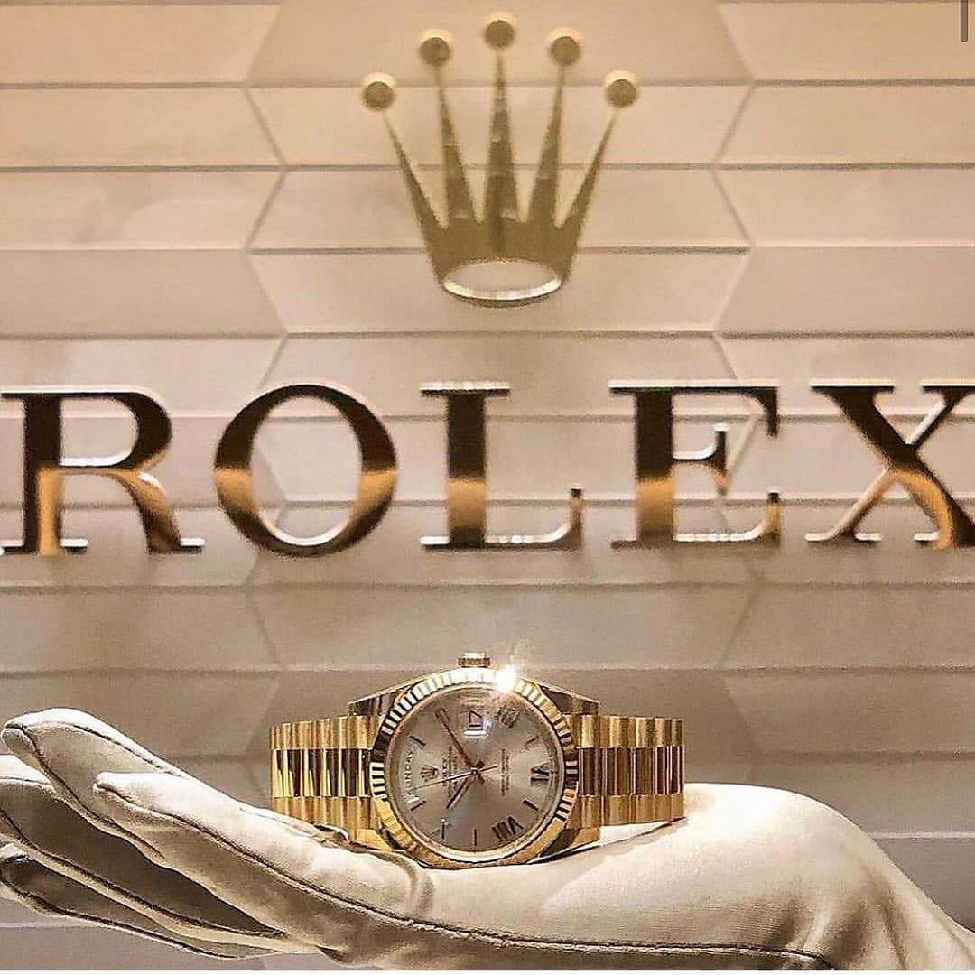 Daily Watchさんのインスタグラム写真 - (Daily WatchInstagram)「Rolex 👑 Holding the presidential Day-Date 40 Ref 228238. Photo by @watchshow_rolex_israel」6月9日 3時46分 - dailywatch