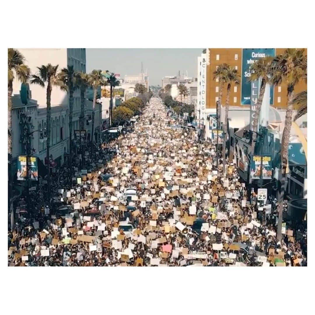 ジーン・トリプルホーンのインスタグラム：「It was a beautiful day in the neighborhood yesterday!  Power walk. #blacklivesmatter⁣ ⁣ ⁣ 1st 📷 @yakooza」