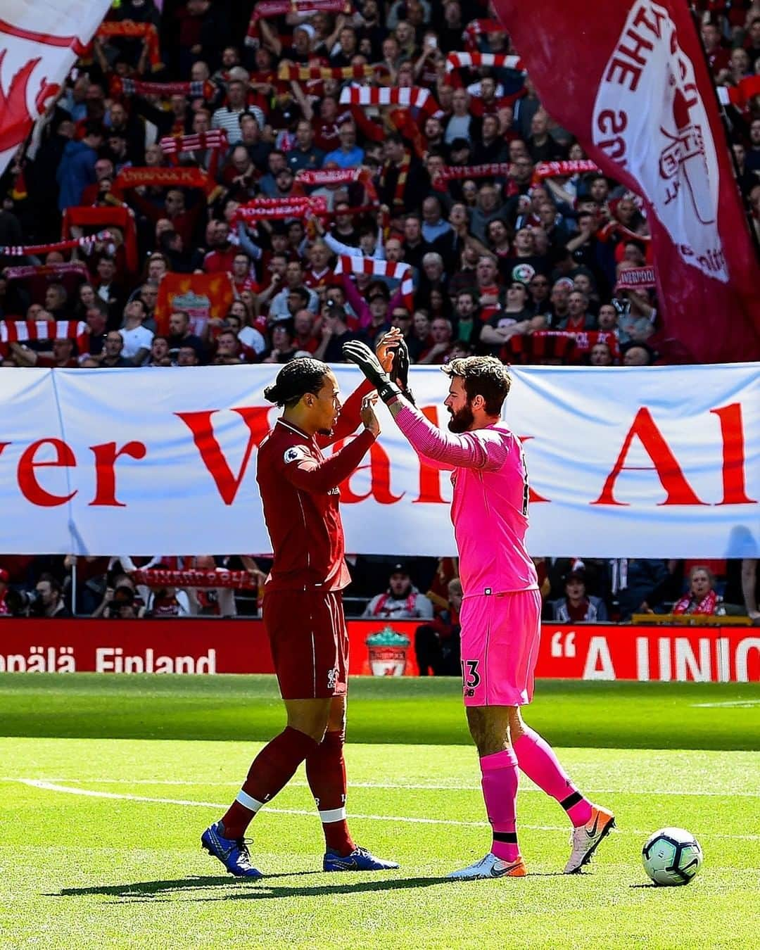 リヴァプールFCさんのインスタグラム写真 - (リヴァプールFCInstagram)「💫 VVD x AB1 💫 This pair 🤩 #LFC #LiverpoolFC #VVD #AB1」6月9日 4時45分 - liverpoolfc