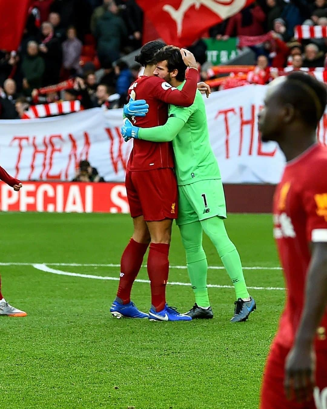 リヴァプールFCさんのインスタグラム写真 - (リヴァプールFCInstagram)「💫 VVD x AB1 💫 This pair 🤩 #LFC #LiverpoolFC #VVD #AB1」6月9日 4時45分 - liverpoolfc