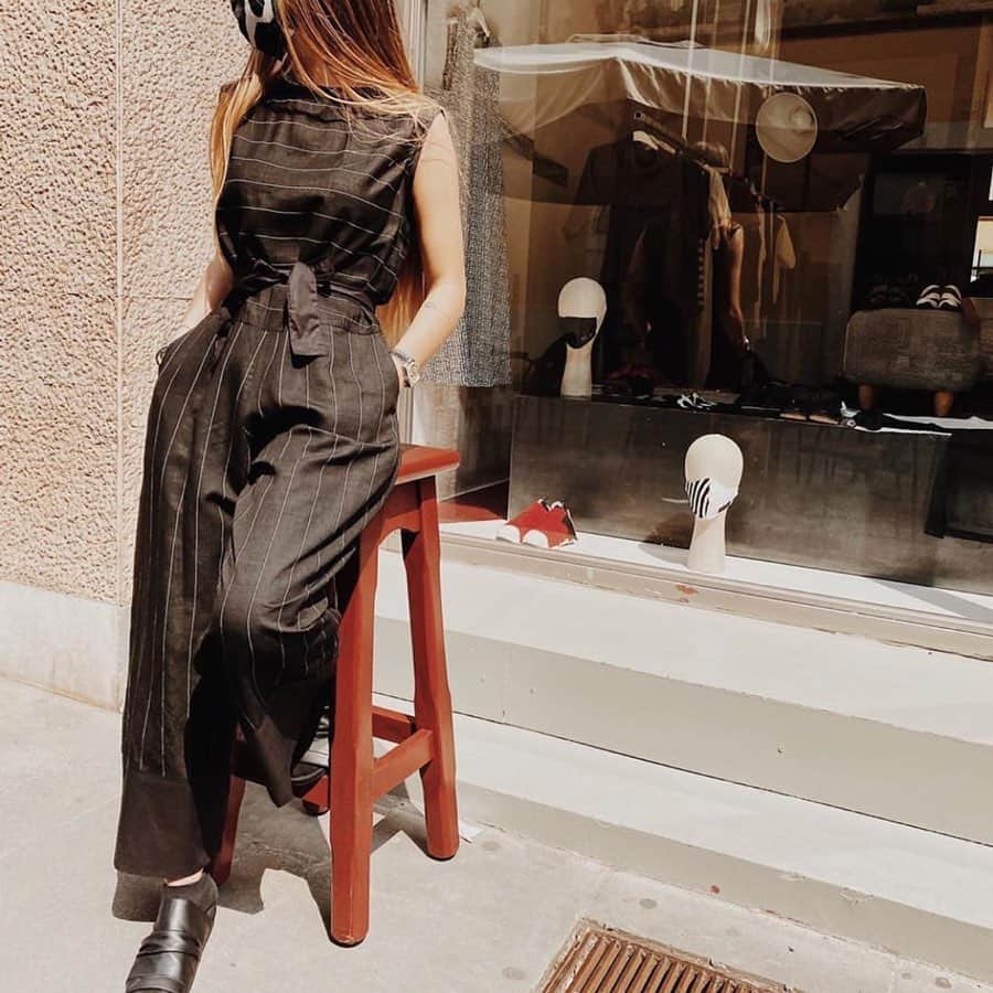 のインスタグラム：「Black linen jumpsuit available @kuroshop.it #bestboutique #brescia #collectionpriveeofficial #ss20 • • • • • #newcollection #fashionista #style #kuroshop #bresciacentro #iconic #womenswear #womenstyle #summer #jumpsuit #stripes #blackandwhite #contemporary #madeinitaly #shopping #italianbrand」