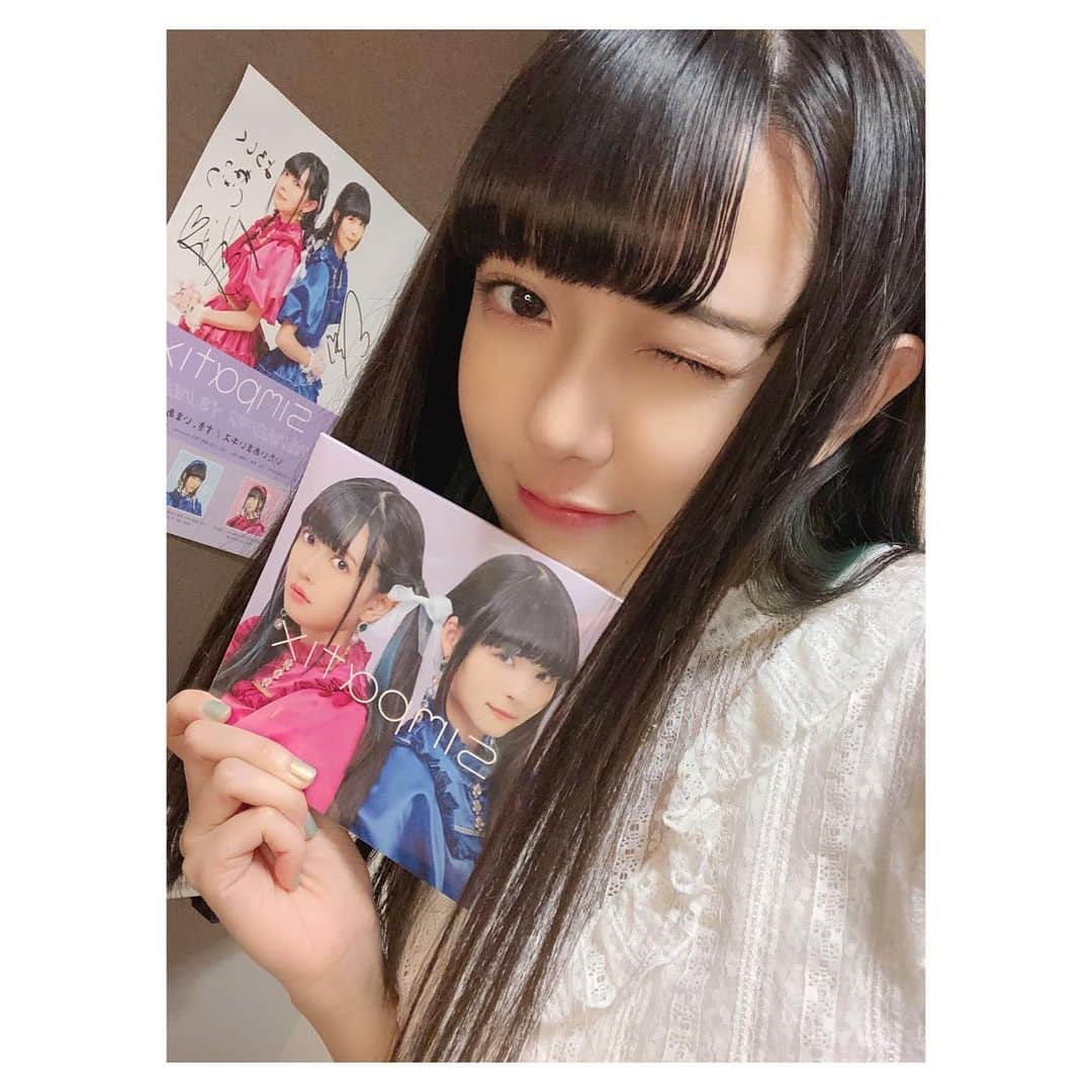 高井つき奈さんのインスタグラム写真 - (高井つき奈Instagram)「simpαtix 1stシングル﻿ 「 いたいあまいキス / すき、いまあいたい 」﻿ 聴いてくれてますか〜﻿ ﻿ 良きジャケットと良き歌詞カードに、良き曲です﻿ いっぱい聴いて覚えて欲しいな💜﻿ ﻿ サブスクでも聴けるので何卒です！﻿ ﻿ #simpαtix」6月9日 5時08分 - tsukinatakai