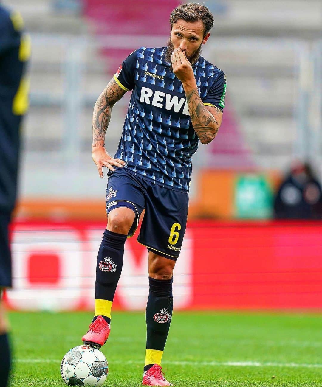 マルコ・ヘーガーのインスタグラム：「Great #feeling to help our #team on the pitch again 💪🏻 @fckoeln  #together #proud #finally #effzeh #cologne #positivevibes #blessed #fc #köln #mh6 #liebedeinestadt」