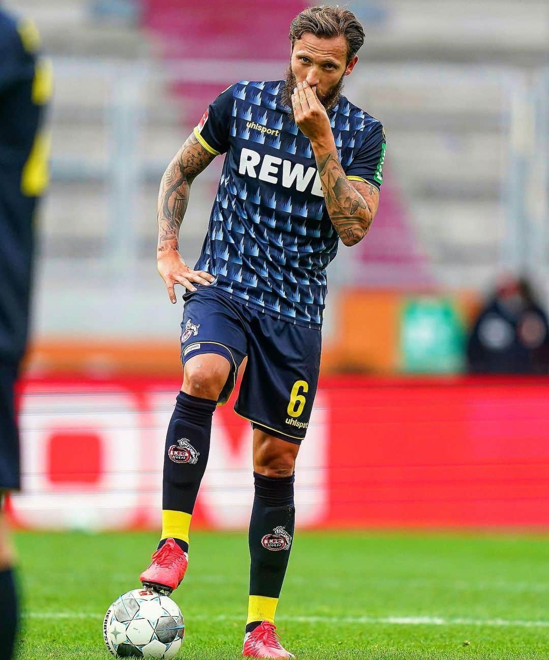 マルコ・ヘーガーさんのインスタグラム写真 - (マルコ・ヘーガーInstagram)「Great #feeling to help our #team on the pitch again 💪🏻 @fckoeln  #together #proud #finally #effzeh #cologne #positivevibes #blessed #fc #köln #mh6 #liebedeinestadt」6月8日 20時13分 - marco_hoeger