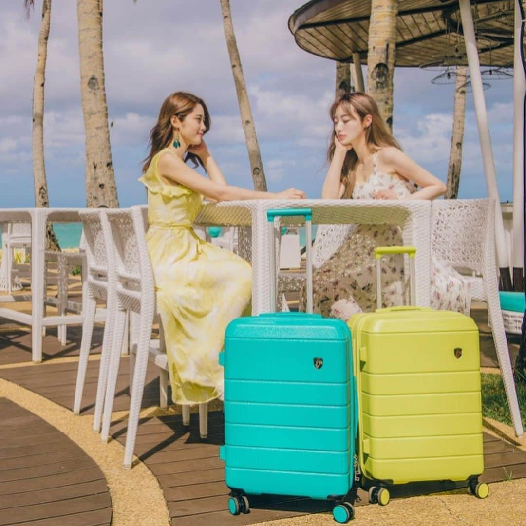 キム・チョンアさんのインスタグラム写真 - (キム・チョンアInstagram)「#광고 #airtavi_in_boracay ⠀ 보라카이 여행을 담당해준 캐리어💛 형광형광 해서보구있으면 기분 좋아짐 ㅋㅋ 글구 수화물 찾을때 한번에 찾아져서 편함! 앞으로 여행 함께해🌼🌼🌼 ⠀ #에어트래비 #airtavi #헤이즈캐리어 #헤이즈코리아 #heysluggage」6月8日 20時20分 - 94_j.a