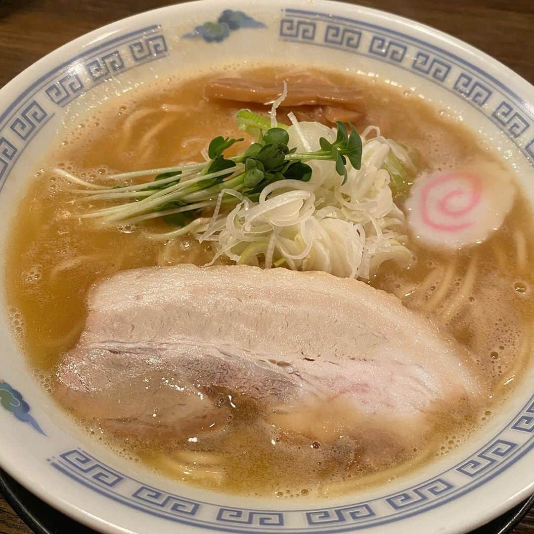 神谷ゆう子さんのインスタグラム写真 - (神谷ゆう子Instagram)「🍜🍜🍜 #ラーメン#つけ麺#大阪らーめん  #つけ麺が有名な店ですが #ラーメンうまし #ドロドロ系 #麺も好きな感じ #絡みつくスープ」6月8日 20時33分 - yuko_kamitani