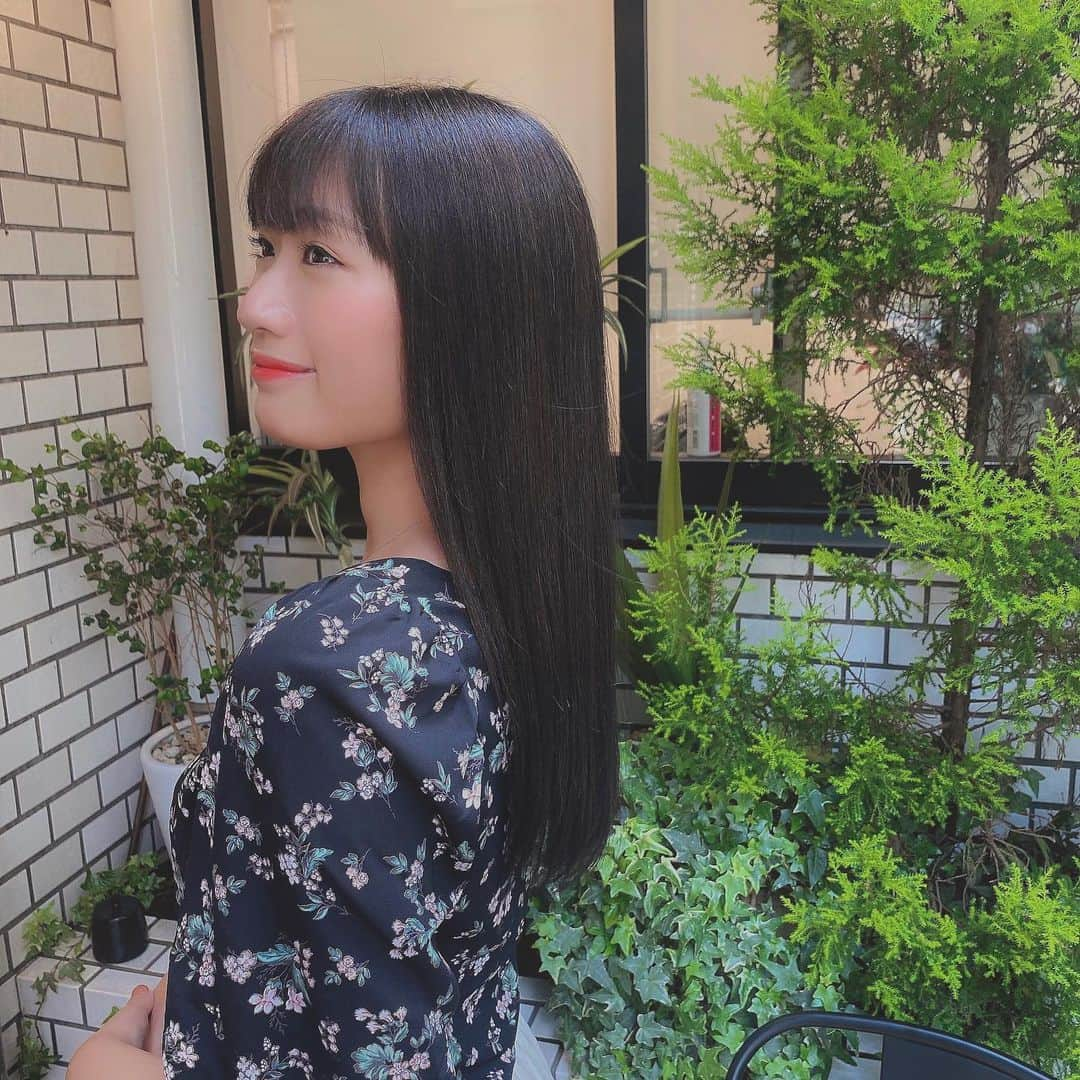 藤田奈那さんのインスタグラム写真 - (藤田奈那Instagram)「＊﻿ 約3ヶ月ぶりに美容院 @accomplish_salon へ行けました！﻿ ﻿ 担当して頂いているのは @accomplish_shun さん👒﻿ ﻿ だいすきなプラチナミネコラと一緒に カラーもお願いしたよ🌻﻿ ﻿ 暗めのカラーが恋しかったので嬉しい☺️﻿ ﻿ そして全体的に長さをカットして﻿ 前髪もいつもより短めに！💇🏻‍♀️﻿ ﻿ 美容院に行けない間は﻿ セルフケアを頑張ったつもりでしたが﻿ やっぱりどうしても痛んでしまっていて💭﻿ ﻿ ひさしぶりに柔らかくて軽い髪が戻ってきました😌💐﻿ ﻿ これからもミネコラ続けていくぞ〜！🕊﻿ ﻿ ﻿ #accomplish #ミネコラ #ミネコラトリートメント #ミネコラパーフェクト3 #プラチナミネコラ #酸熱トリートメント #トリートメント #水素 #水素トリートメント #エニム #シリカ﻿」6月8日 20時27分 - fujitanana_official