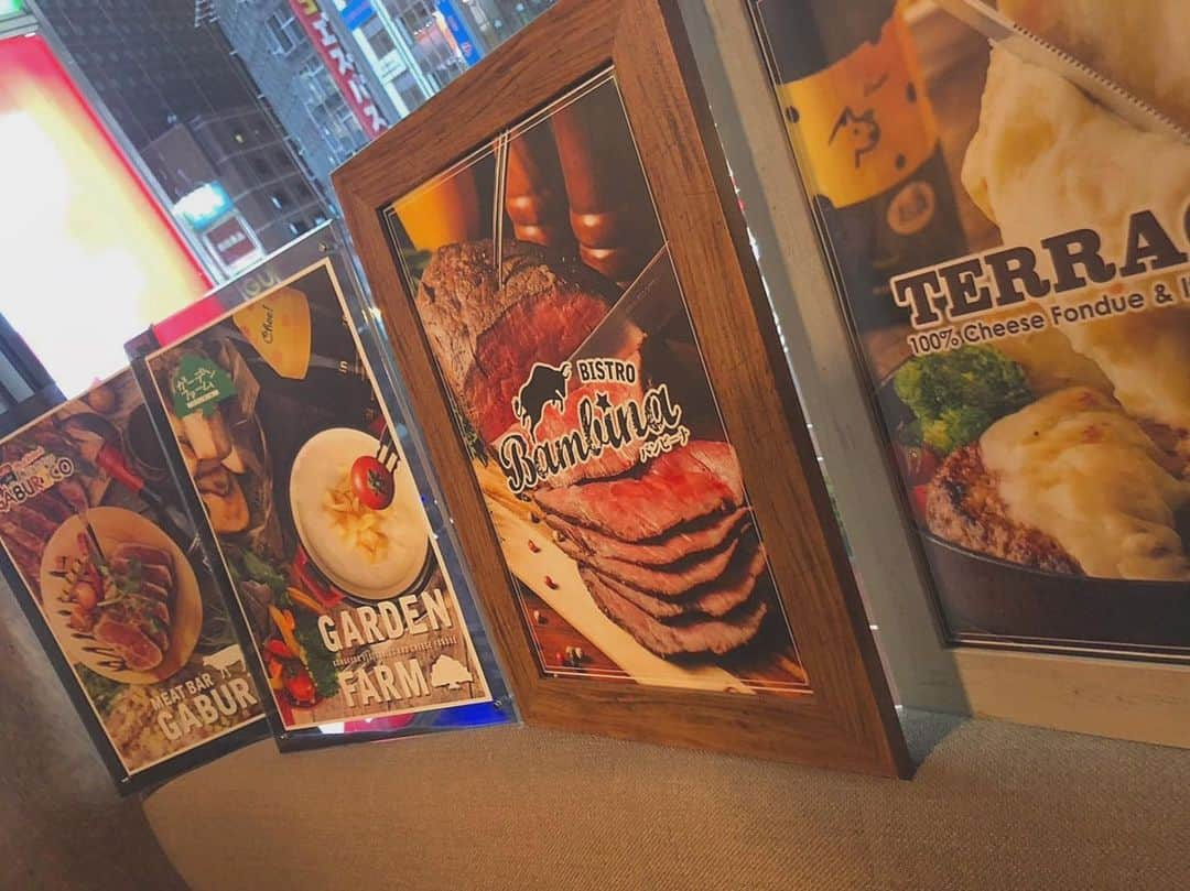 新宿ガーデンファーム 新宿東口駅前店さんのインスタグラム写真 - (新宿ガーデンファーム 新宿東口駅前店Instagram)「こんばんは！ 新宿ガーデンファームです！ ＊ ＊ ＊ 本日の投稿はお知らせとなります！！(^^) ＊ ＊ ＊ 明日9日から期間限定15日まで4ブランドで営業することになりました！！！ なんとなんと！4ブランドのコンセプトメニューが1店舗で楽しめるのです😚 ＊ ＊ ＊ 待っています〜！！ ＊ ＊ ＊ #新宿 #新宿東口 #歌舞伎町 #shinjuku #バンビーナ #ビストロバンビーナ #bistrobambina #ローストビーフ #食べ放題 #ローストビーフ食べ放題 #生ハム #生ハム食べ放題 #クラフトビール #１ポンドステーキ #肉 #肉食女子 #肉女子 #居酒屋 #肉バル #個室 #女子会 #パーティー #誕生日 #記念日#ダッチオーブン#燻製#燻製料理」6月8日 20時52分 - garden_farm_shinjuku