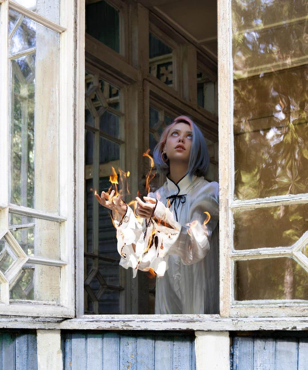 エリーナ・シェンドリンのインスタグラム：「I’m burning in the sun」