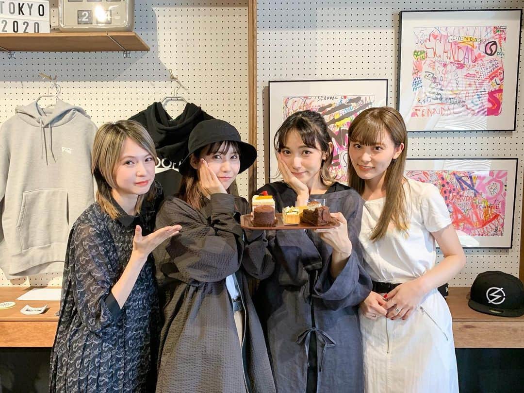 SCANDALさんのインスタグラム写真 - (SCANDALInstagram)「SCANDALのレギュラープログラム『Catch up supported by 明治アポロ』配信スタート🎧  21:00~ #JFNPARK 22:00~ #Spotify Podcast #scandal #キャッチアップ」6月8日 21時26分 - scandal_band_official