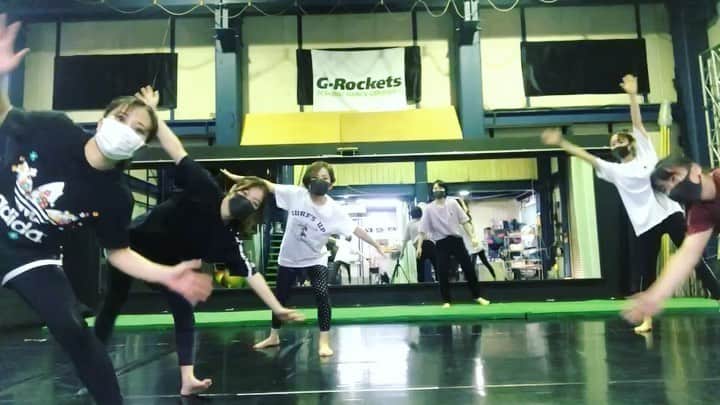 知念紗耶のインスタグラム：「みんなで側転バク転チャレンジ✨ 今日はコロナ対策のため少人数での練習会でした😌 みんなで練習楽しかったな☺️ #grockets #アクロ」