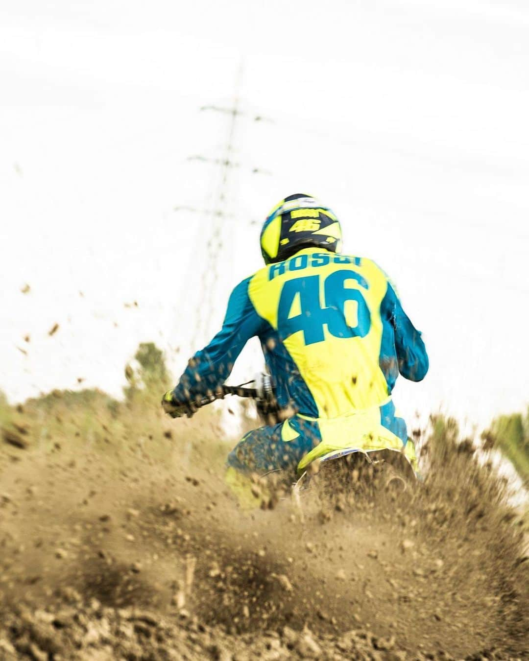 バレンティーノ・ロッシさんのインスタグラム写真 - (バレンティーノ・ロッシInstagram)「Mx training in Ravenna with the @vr46ridersacademyofficial 📸 @camilss」6月8日 21時32分 - valeyellow46