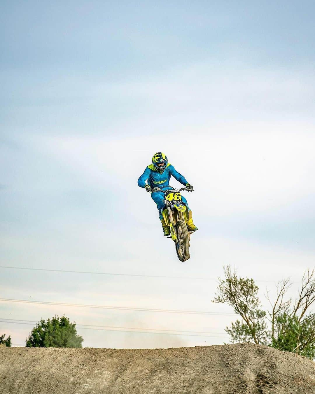 バレンティーノ・ロッシさんのインスタグラム写真 - (バレンティーノ・ロッシInstagram)「Mx training in Ravenna with the @vr46ridersacademyofficial 📸 @camilss」6月8日 21時32分 - valeyellow46