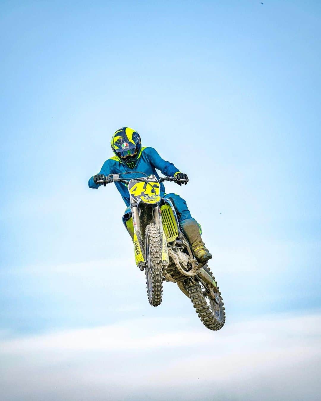 バレンティーノ・ロッシのインスタグラム：「Mx training in Ravenna with the @vr46ridersacademyofficial 📸 @camilss」