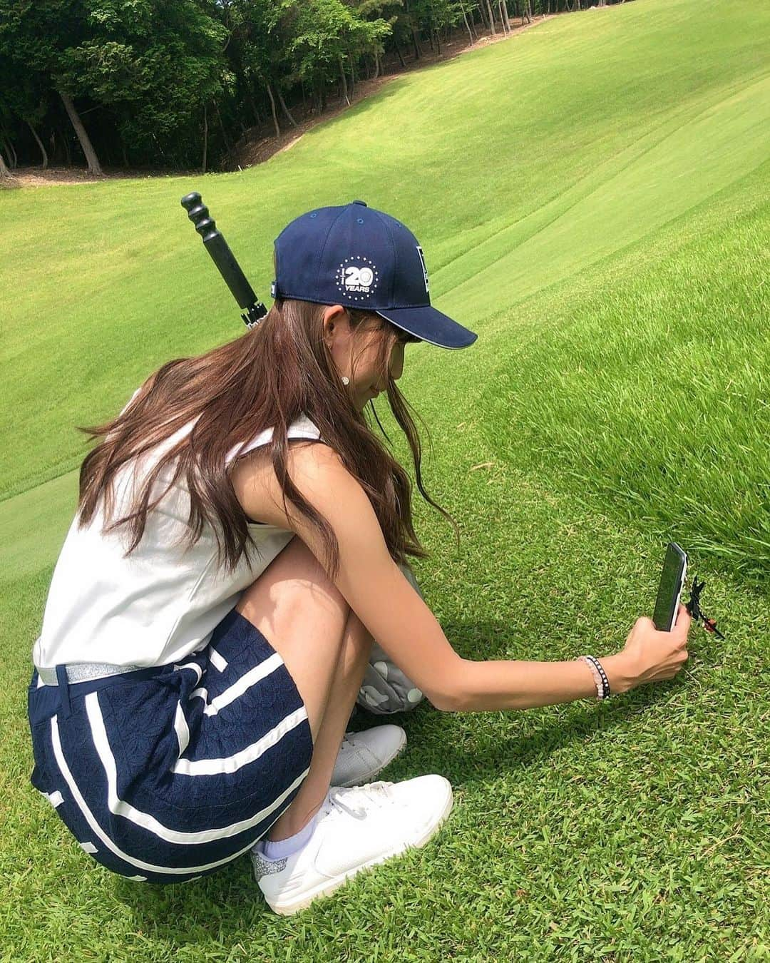 美波千夏さんのインスタグラム写真 - (美波千夏Instagram)「森ビルカップから1年⛳️ ほんとに早いなー🥺 でもこの1年を振り返るとすごく充実してた✨ アンバサダーにならなかったら出会えなかった人達が沢山いる！ 不思議！ 周りの人を大切に！感謝の気持ちを忘れずに！ これからも過ごしていきたいな😊 . 写真はニラフ(ニラみたいなラフ)を撮ってるところw 本当にニラだった←」6月8日 21時43分 - chinatsu_minami