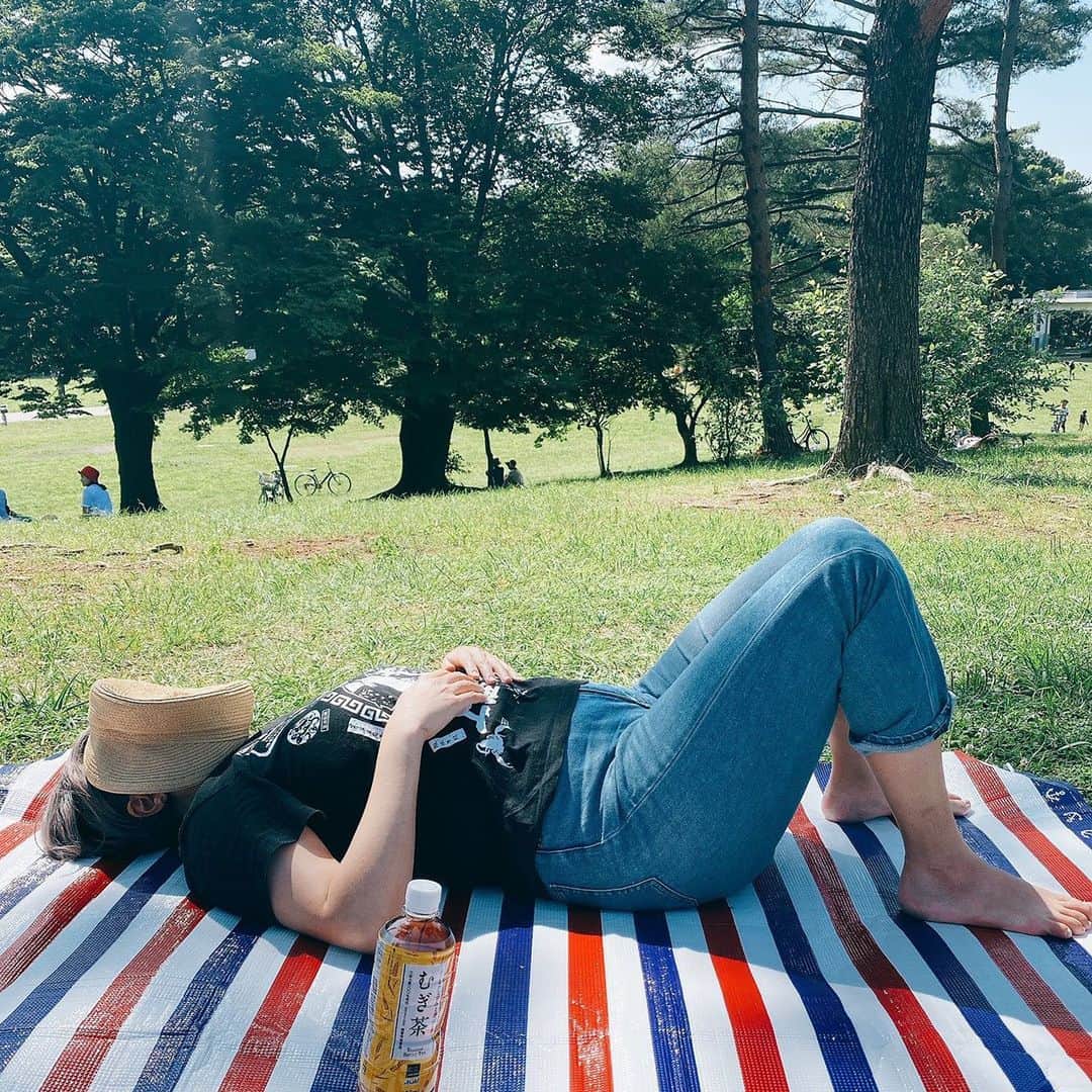 金巻ともこさんのインスタグラム写真 - (金巻ともこInstagram)「今週も週末は公園でぼやーっと過ごした #ピクニック #picnic  #おでかけ金巻」6月8日 21時54分 - tomotomoco