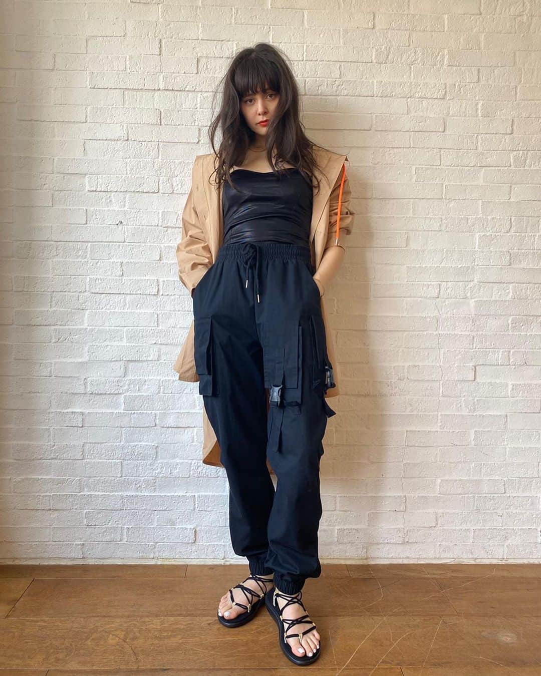 エイミーのインスタグラム：「ペディキュアは白が好き🤍 ﻿ @atmos_pink_official﻿ @atmos_japan﻿ #atmos﻿ #atmospink﻿ #アトモステバ」