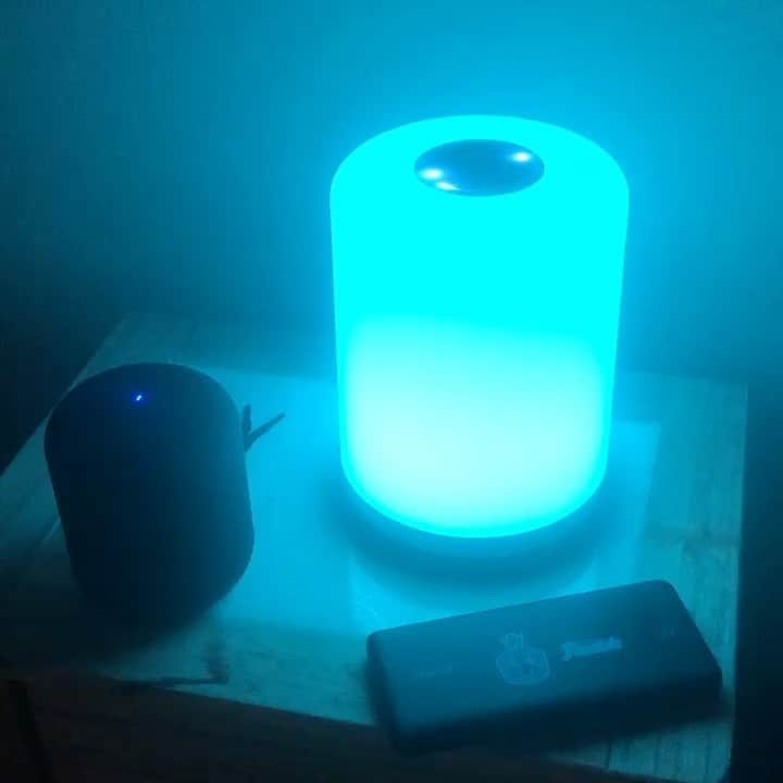 のインスタグラム：「#スピーカー #anker  よく使ってます！ お勧めです! #おやすみなさい #💙 #🐬 #앤커스피커 #방수스피커  #보조밧데리  #추천 #잘자요 #코로나이겨내자」
