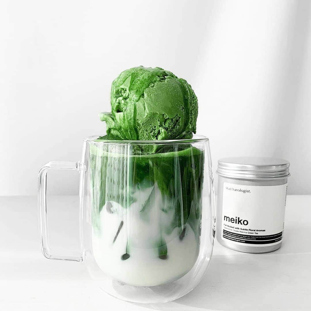 Matchæologist®さんのインスタグラム写真 - (Matchæologist®Instagram)「Can anything beat a delicious #MatchaFloat 🍵 to help set you up for a productive day?! 🙋 Raise your hands if you most definitely need this #Matchalicious latte float made using our Meiko™ Ceremonial Matcha! 👋 (📷: @theboywholovesmatcha) . 🙏 Masterfully blended to create a well-defined, flavourful brew with a rich emerald green colour, our Meiko™ Ceremonial Matcha is the perfect matcha grade for use in any premium matcha drinks like this one! . To find out more about our splendid range of artisanal matcha, 🌱 visit Matchaeologist.com . 👉 Click the link in our bio @Matchaeologist . Matchæologist® #Matchaeologist Matchaeologist.com」6月8日 22時05分 - matchaeologist