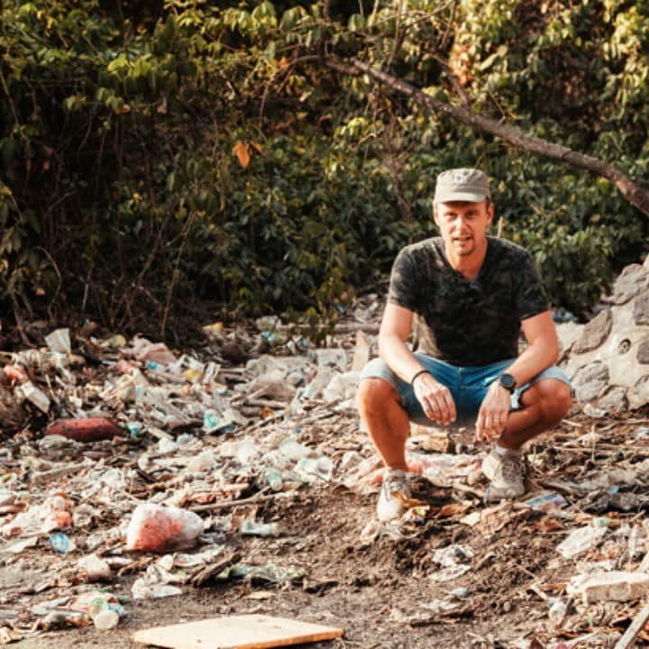 Armin Van Buurenさんのインスタグラム写真 - (Armin Van BuurenInstagram)「Today it's #worldoceansday, my first one as global oceans ambassador which feels very special.⁠ Tackling plastic pollution doesn’t have to be a big, daunting task. Urging governments to take action through the power of our voices has the ability to create a wave of change and save our oceans 🌊⁠⠀ ⁠⠀ ⁠⠀ ⁠⠀ Plastics are already entering our food, water, and air. There is no time to waste. Sign the petition via the link in my bio. ⁠⠀ ⁠⠀ ⁠⠀ ⁠⠀ #WorldOceansDay #StopPlasticPollution #ProtectOurHome⁠⠀ #PlasticFreeForTheSea #PlanetOrPlastic #globaloceansambassador」6月8日 22時14分 - arminvanbuuren