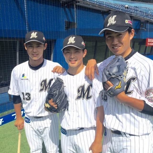 成田翔のインスタグラム：「懐かしいルーキー時代の写真❗️ また明日から頑張ろう👍⚾️ #平沢大河  #成田翔  #原嵩」