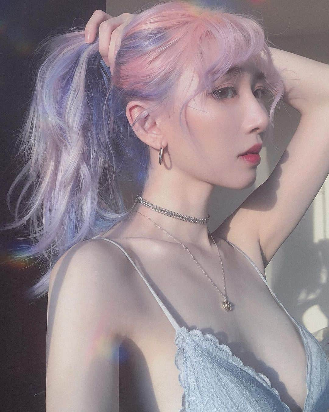 Eva Cheung☆のインスタグラム：「✨·.+*COLOUR FOR FAIRY.·+*✨🧚🏻‍♂️ #pink #fairytail #purple  #haircolor by @shirleychow_  #hairstylist @ritzlam  #haircorner」