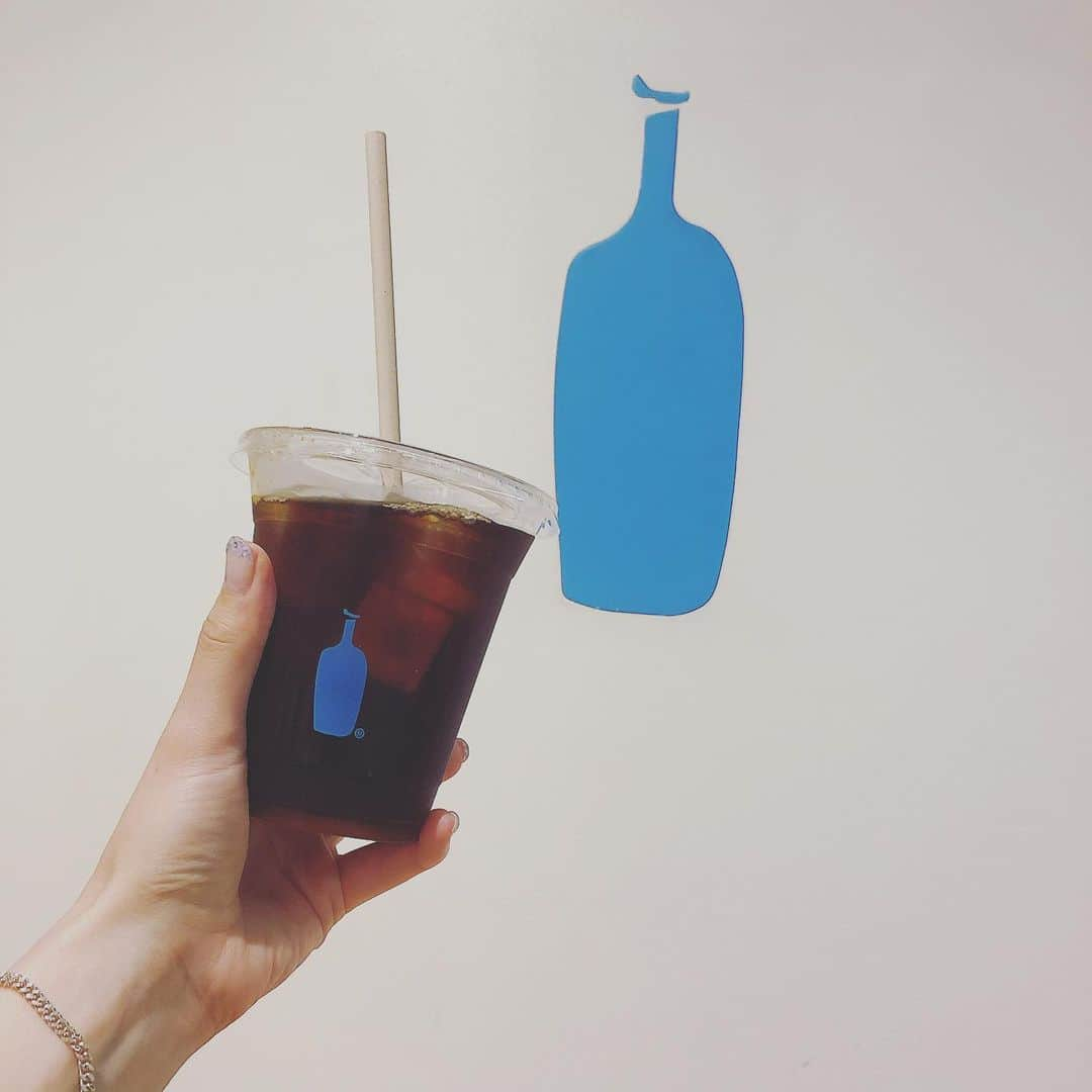 リンさんのインスタグラム写真 - (リンInstagram)「#bulebottlecoffee  どっかでみたことあるなぁ。笑 このチャレンジ流行ってるの？ #まねっこ #コーヒー #coffee」6月8日 22時36分 - lynn.06.01