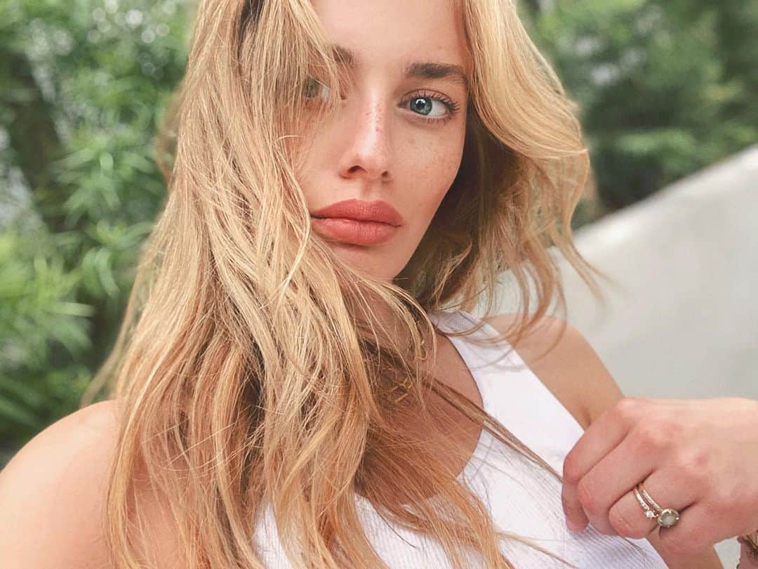 SONYA ESMANのインスタグラム：「god gave you what you can handle.」