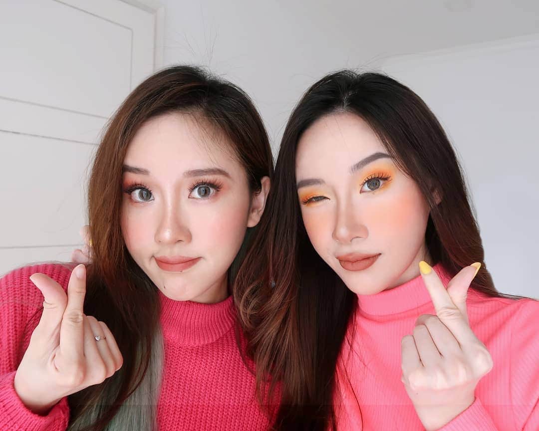 エリッサ・ヤマダのインスタグラム：「(Uncensored) LOVE & RELATIONSHIP ADVICE on our YouTube channel! Link in my bio 💖💔🙈 _ You asked, we answered! @jessyamada and I had a lottt of fun filming this! Emang seru banget dan nggak ada habisnya ya ngebahas seputar love & relationship 😂 Thank you banget buat pertanyaan2 yang menarik dan bervariasi, sampe bingung mau pilih yang mana biar nggak kepanjangan hahah (like, "Semuanya penting dibahasss 😩") . Anyway, it's a 30-min Q&A video, so you might want to grab yourself some snacks, a cup of cocoa (or 🍻🍷🍸), so you can sit back, relax, and chat with us! 👯‍♀️ Let us know which one relates to you the most, and/or if you have something to add to the conversation! We'd love to hear about it! 😘」