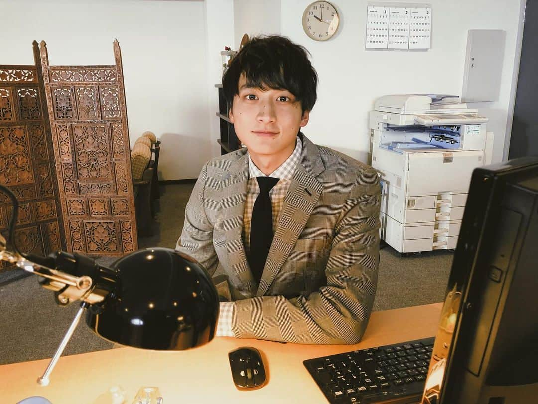 小関裕太さんのインスタグラム写真 - (小関裕太Instagram)「25歳になりやした！ スーツを沢山着れた日々でした！  25歳だから、ニコニコがんばりやす！ 告知忘れてたけど23:00からインスタライブしやす。 少し遅れるかもっ」6月8日 22時52分 - yuta_koseki_68