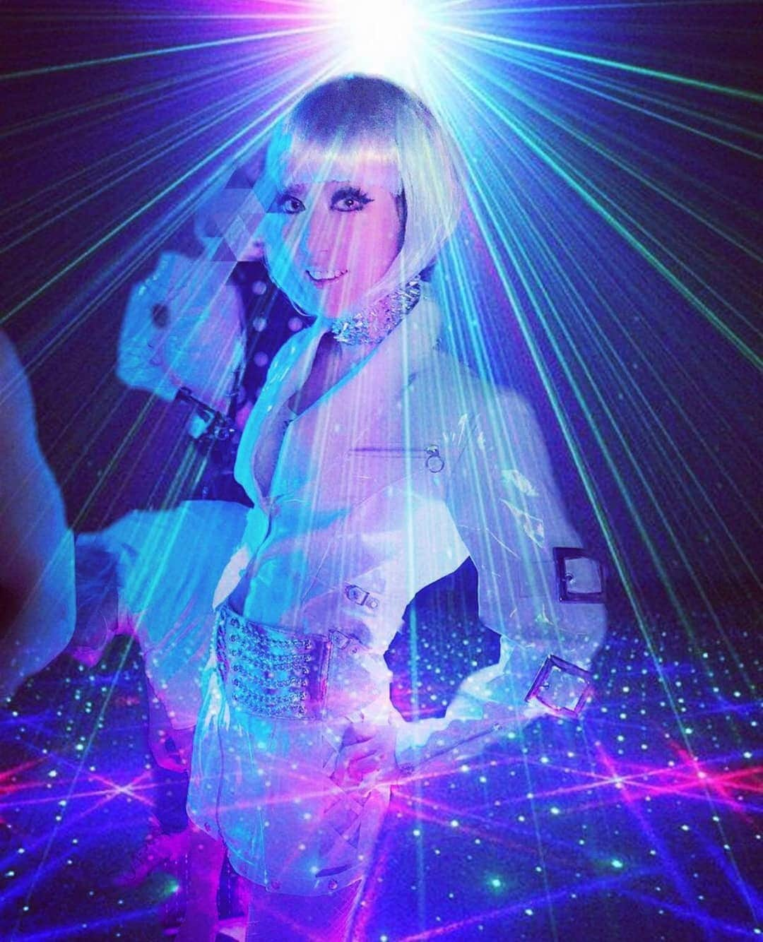 Loxyさんのインスタグラム写真 - (LoxyInstagram)「LAZER　Beam! 昔のマネージャー🇫🇷がわざわざ加工してくれて、送ってきた写真。 この衣装はアドリアンの友人🇫🇷からの🎁 📷photo by :nanae🇯🇵 🛸🛸🛸🛸🛸🛸🛸🛸🛸🛸🛸🛸🛸🛸🛸🛸🛸🛸🛸🛸🛸🛸🛸🛸🛸🛸🛸🛸🛸🛸🛸🛸🛸🛸🛸 #showtime#showgirl #showdancer #gogodancer #poledanacer #followme  #HashTagsForLikesApp #liker #likes #instagood #likeall #likealways」6月8日 23時46分 - dancerloxy