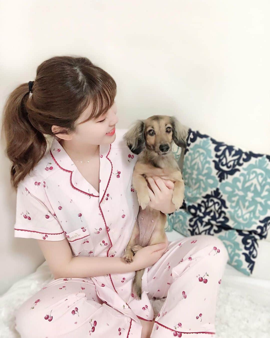 藤川沙弥のインスタグラム：「𖦊ັ❤︎﻿ ﻿ @les_secrets_by_laduree_narue の﻿ room wear🍒💗﻿ ﻿ cherry柄🍒かわいい𓃹 𓂂◌♥﻿ 普段しない様な、ピンクのシャドーで﻿ カラーメイクしてみたりして遊んだり🌷﻿ ﻿ 暑かったり寒かったりする季節、﻿ 半袖長ズボンって﻿温度調整がしやすくて かなり助かるのです🤔♥️﻿ ﻿ リンちゃんも友情出演ありがとう😚💋笑﻿ ﻿ ﻿ ﻿」