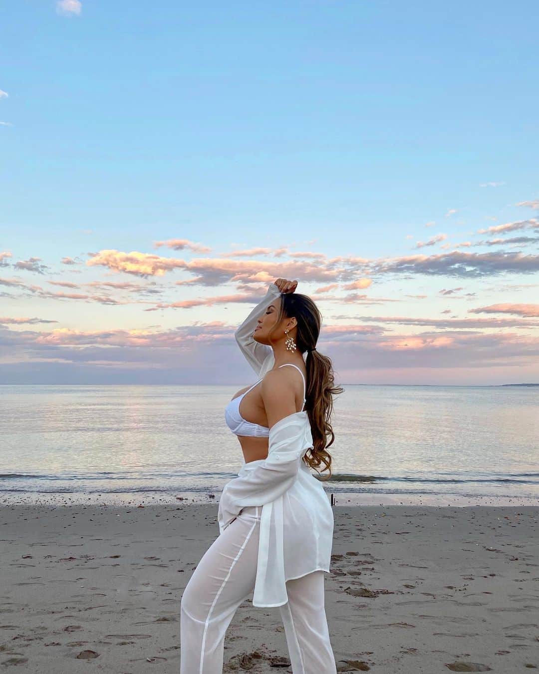 ダフネ・ジョイのインスタグラム：「What a time to be alive 🙌🏽🙏🏽❤️ @prettylittlething」