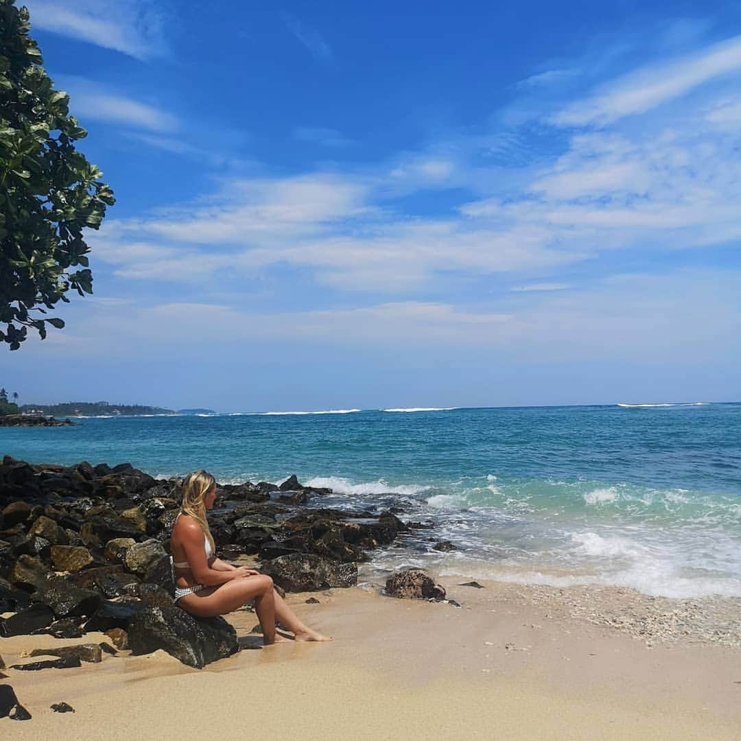 リア・クレインさんのインスタグラム写真 - (リア・クレインInstagram)「World Ocean Day 💙🐚🐟🌊 My love and appreciation for the ocean has doubled in the past two years 💕I feel so different when I'm in or near the sea. Granted I'm still nervous of being in the home of sharp teethed animals 🦈  I've been concious to reduce my plastic footprint by buying alternatives to single use plastic and preplanning before going somewhere and taking what I need with me instead of buying it but I still have a long way to go!」6月8日 23時57分 - leahcraneclimbing