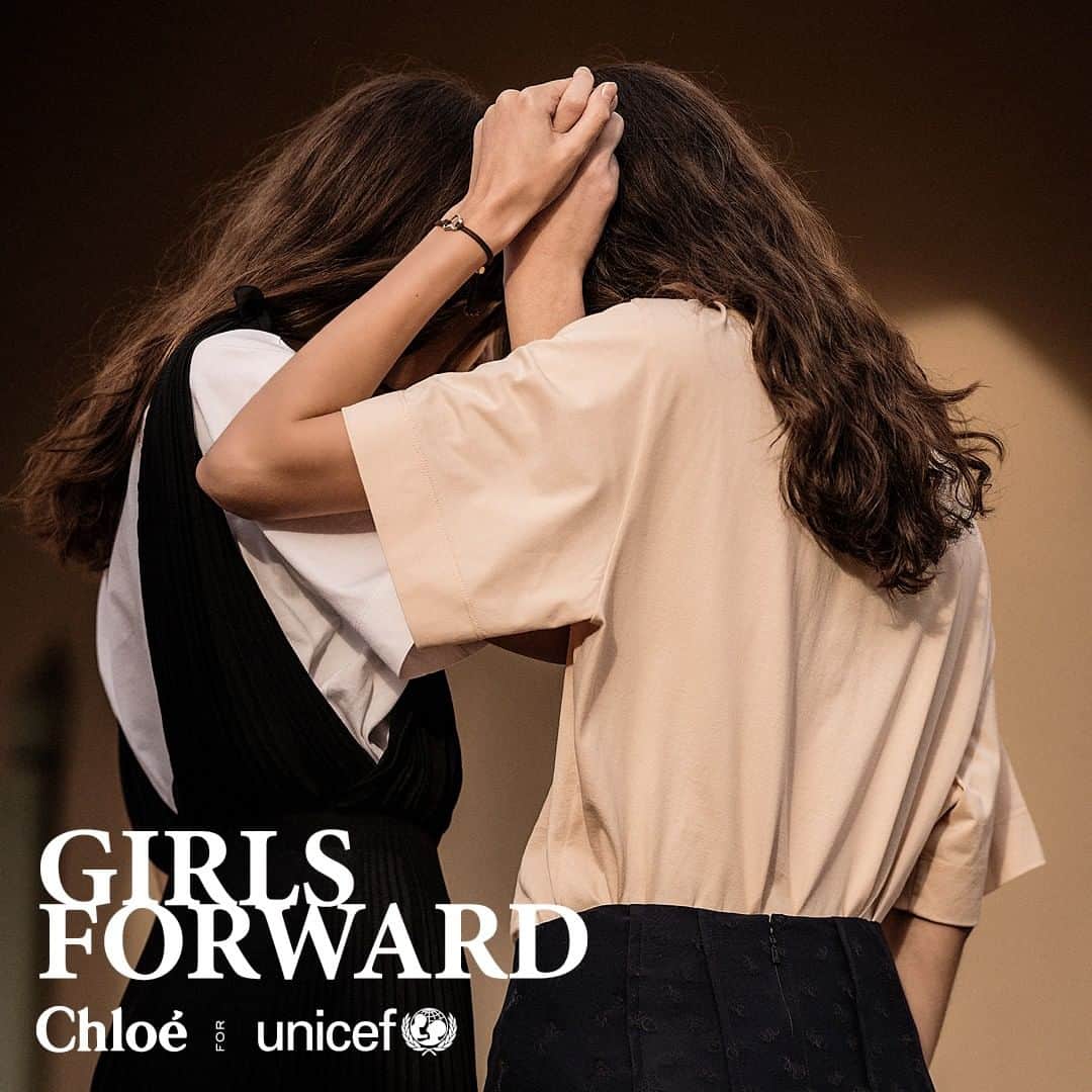 Chloéさんのインスタグラム写真 - (ChloéInstagram)「More than ever, a symbol of solidarity: Shop our #GirlsForward capsule collection and 100% of purchase proceeds will be directed towards @UNICEF. With Chloe’s support, UNICEF will help reach 6.5 million adolescent girls and young women around the world with gender equality programmes and skills to advance in the workplace*  Discover the T-shirt, necklace and bracelet on chloe.com  #CHLOE #CHLOEgirls #UNICEF *UNICEF does not endorse any company, brand, product or service」6月9日 0時00分 - chloe