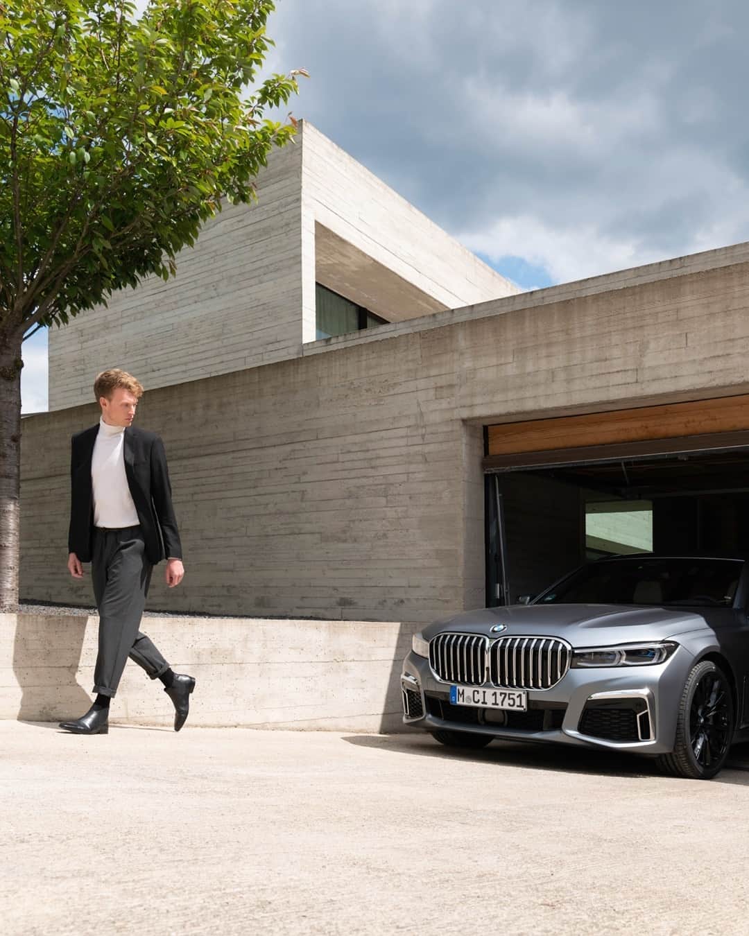 BMWのインスタグラム：「Luxury is a state of mind. #THE7 #BMW #7Series #luxurycars」