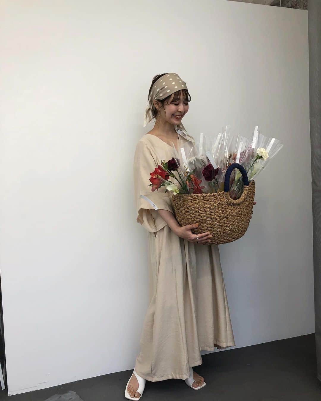 北岡りえのインスタグラム：「2days pop up 暑い中お越し下さり ありがとうございました🌹 想像以上に沢山の方々にご覧いただけてもう感無量です。  今回、お花業界ともなにか出来ることがあればという想いを汲んでくださり、 お客様へお渡しするお花を一輪一輪大切にご協力いただいた　@krummy  に感謝を込めて💓💐 . . また、今回嬉しいお声もいただき 来月も開催することが決定しました❣️ ・7/5(sun)  10:00〜15:00 ・7/6(mon) 11:00〜16:00. また詳細も載せていきます☺️ . . [Place] "Maison Atelier ”メゾン アトリエ 〒530-0047大阪市北区西天満2-5-3 堂島深川ビル4F(1F なかおか珈琲)」