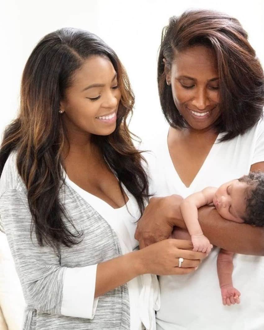 アメリカン航空のインスタグラム：「“I’ll soon have a 1-year-old son. Becoming a first-time parent can be overwhelming, but it can be especially hard in this current environment. When do we talk about race? Equality? Same-sex marriage? These are the conversations I’m preparing myself for now. While I have a little bit of time, I do know one thing: My wife, Courtney, and I will teach our son Max to love everyone, no matter if they are gay, straight, black or white. And to make an impact, that is something we all need to be teaching our kids — the next generation.” — Lauren Farruya, #AATeam DFW」