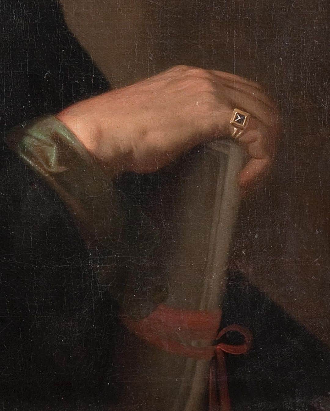 ルーブル美術館さんのインスタグラム写真 - (ルーブル美術館Instagram)「. 🇫🇷 Nicolas Poussin vous souhaite une #BonneSemaine ! 😊 - 🎨 Cet autoportrait a été commandé par Paul Fréart de Chantelou (1609-1694), ami et amateur des œuvres de Poussin. Le peintre exécute son portrait alors qu’il réside à Rome au cours de l’année 1650 comme l’indique l’inscription-signature, en latin et en lettres d’or, sur une toile derrière lui. - ✍️ Poussin se représente à mi-corps, en buste et de trois quarts tandis qu’il tourne un visage à l’expression sévère vers le spectateur, le regard perdu dans le lointain. Vêtu d’un ample manteau, sa main droite est posée sur un portefeuille renfermant des dessins évoquant la recherche en peinture. - 👀 A l’arrière-plan, Poussin a disposé 4 toiles dont une seule est peinte. Seul un fragment est visible et montre le buste d’une femme portant un diadème orné d’un œil. - 📍 Vous pourrez retrouver ce tableau à la réouverture du musée dans l’exposition « Figure d’Artiste » ! L’exposition, inaugurée le 25 septembre 2019, est prolongée jusqu’en juin 2021. - - - 🌍 Nicolas Poussin wishes you a #GoodWeek ! 😊 - 🎨 This self-portrait was commissioned by Paul Fréart de Chantelou (1609-1694), a friend and connoisseur of Poussin's works. The painter executed his portrait while living in Rome during the year 1650, as indicated by the inscription-signature, in Latin and gold letters, on a canvas behind him. - ✍️ Poussin depicts himself half-body, bust and three-quarters as he turns a face with a stern expression towards the spectator, his gaze lost in the distance. Dressed in a large coat, his right hand is resting on a wallet containing drawings evoking research in painting. - 👀 In the background, Poussin has arranged 4 canvases, only one of which is painted. Only one fragment is visible and shows the bust of a woman wearing a tiara with an eye. - 📍 You will be able to see this painting a the museum’s reopeing in the exhibition the “Advent of the Artist” ! This exhibition, inaugurated on September 25, 2019, has been extended until June 2021. - 📷 © Musée du Louvre, dist. RMN - Grand Palais / Angèle Dequier . . . #Louvre #MuseeDuLouvre #PetiteGalerie #FiguredArtiste」6月9日 0時44分 - museelouvre