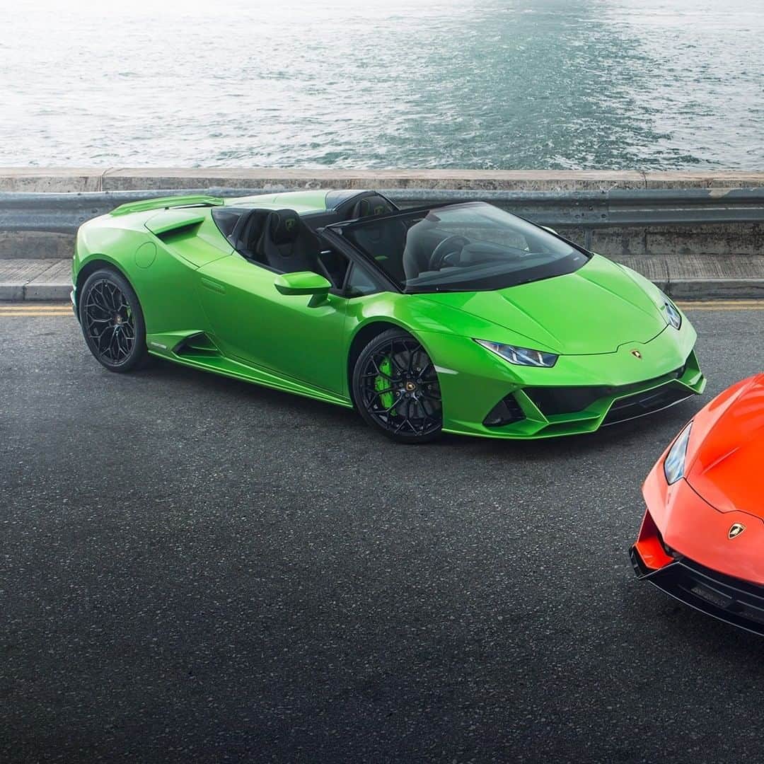 ランボルギーニのインスタグラム：「Time for you to choose: which one do you love the most - Huracán Evo Spyder or Huracán Evo?  #Lamborghini #HuracanEVOSpyder #HuracanEVO #LamborghiniVersus #EveryDayAmplified」