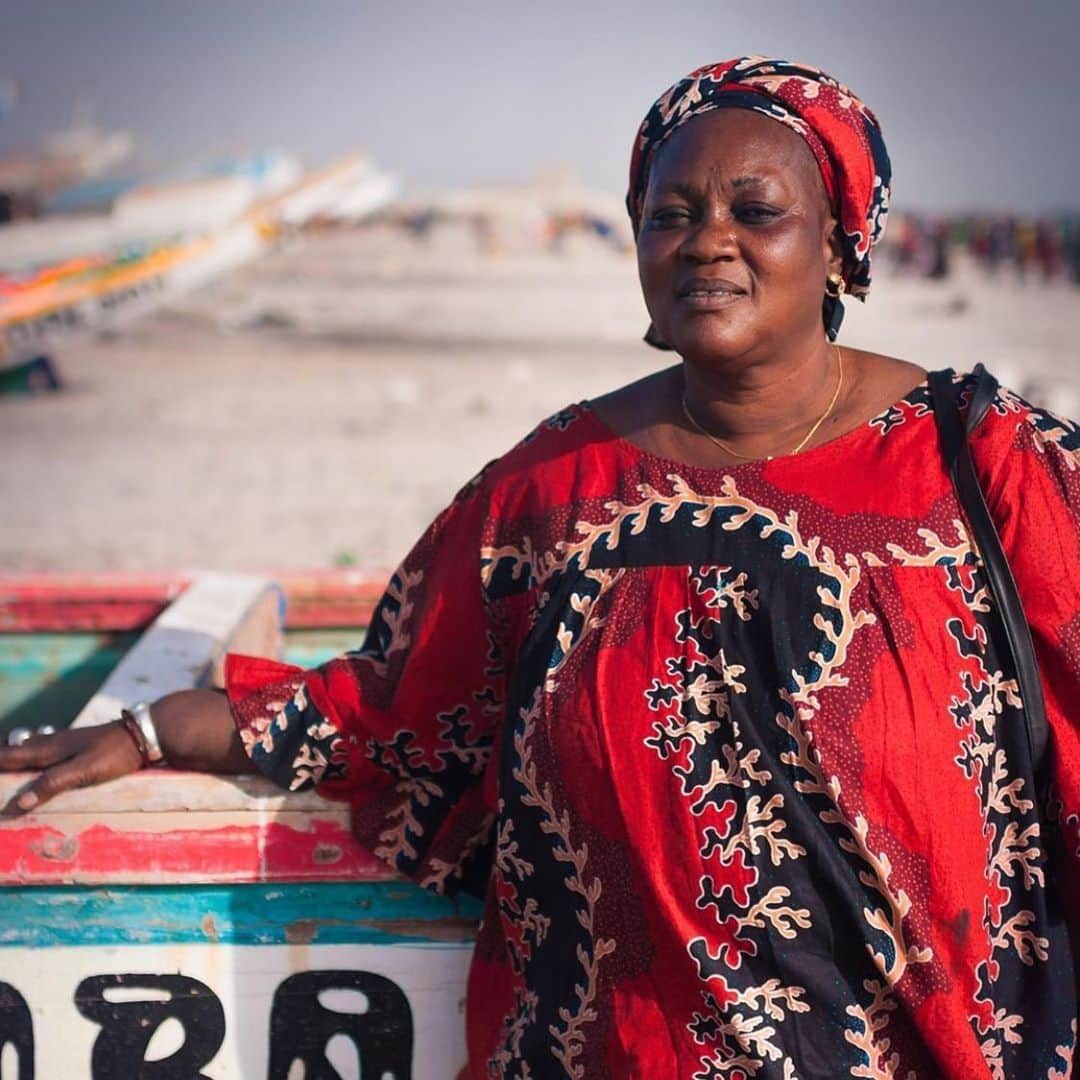 ボニー・ライトのインスタグラム：「Meet Fatou Samba, she is a fish processor in Bargny, Senegal fighting to protect her local oceans from damaging industrial fishing. She works courageously to protect both the livelihood and food security of her community and the local ocean’s fish population. #climatejustice #worldoceansday  reposted from @greenpeace」