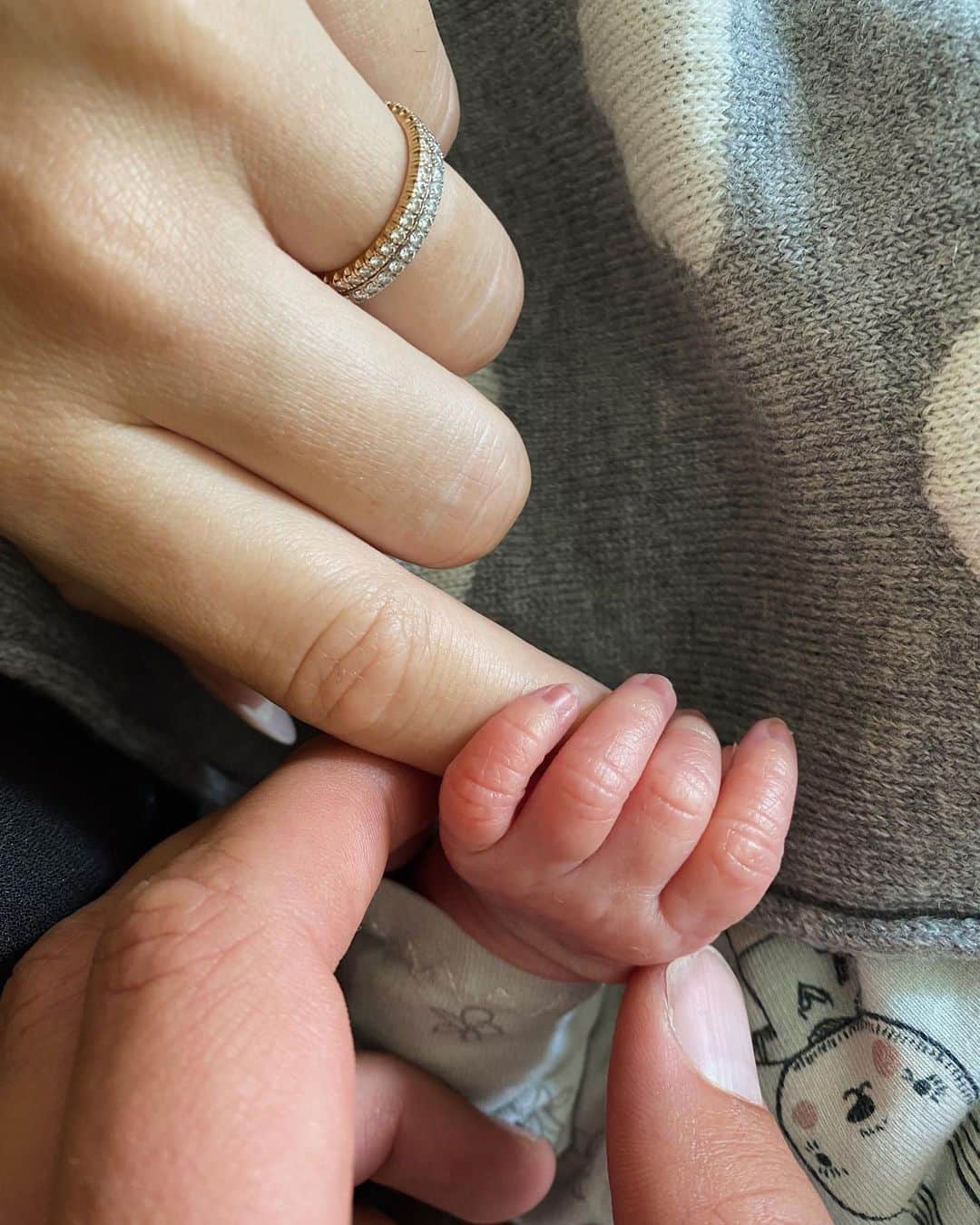 マリオ・ゲッツェのインスタグラム：「Our son Rome was born on June 5th 🤍 We are more than blessed!  Rome and his mom are doing good. 🙏」