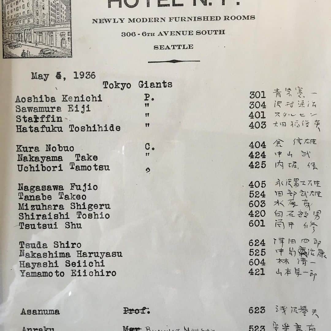 ヨネスケさんのインスタグラム写真 - (ヨネスケInstagram)「シアトルのNPホテル。昭和11年東京ジャイアンツがシアトルに遠征した時、泊まった宿泊名簿が、まだ額に入れて飾ってある。沢村、スタルヒン、水原、そうそうした名前がある。でも、今は泊まれないが、アメリカは、文化を大切にする。 #東京ジャイアンツ#沢村栄治#スタルヒン#水原茂#シアトル#NPホテル#1936年#昭和11年#今の巨人軍」6月9日 1時19分 - yonesuke5656